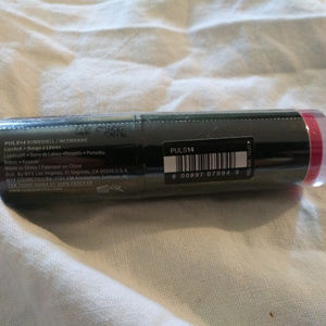 NYX Makeup - NYX Hot Pink Lipstick NYX Makeup - NYX Hot Pink Lipstick